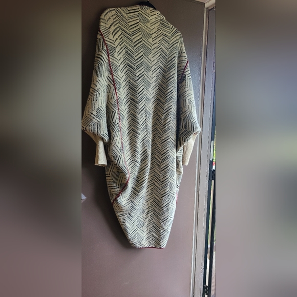 Vertigo Blanket Wrap Cardigen - Picture 2 of 8